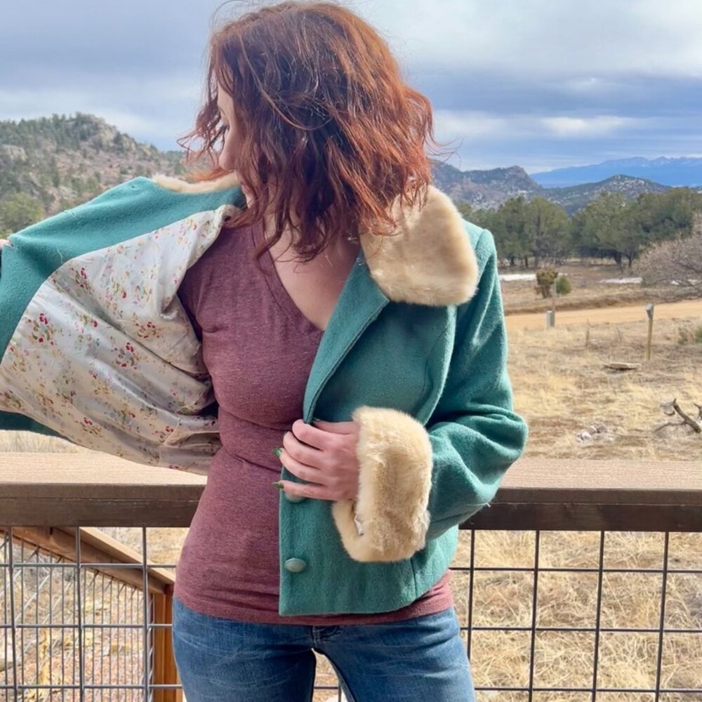 Vintage-Inspired Teal Wool Cropped Jacket with Faux Fur Trim – Collectif Retro S